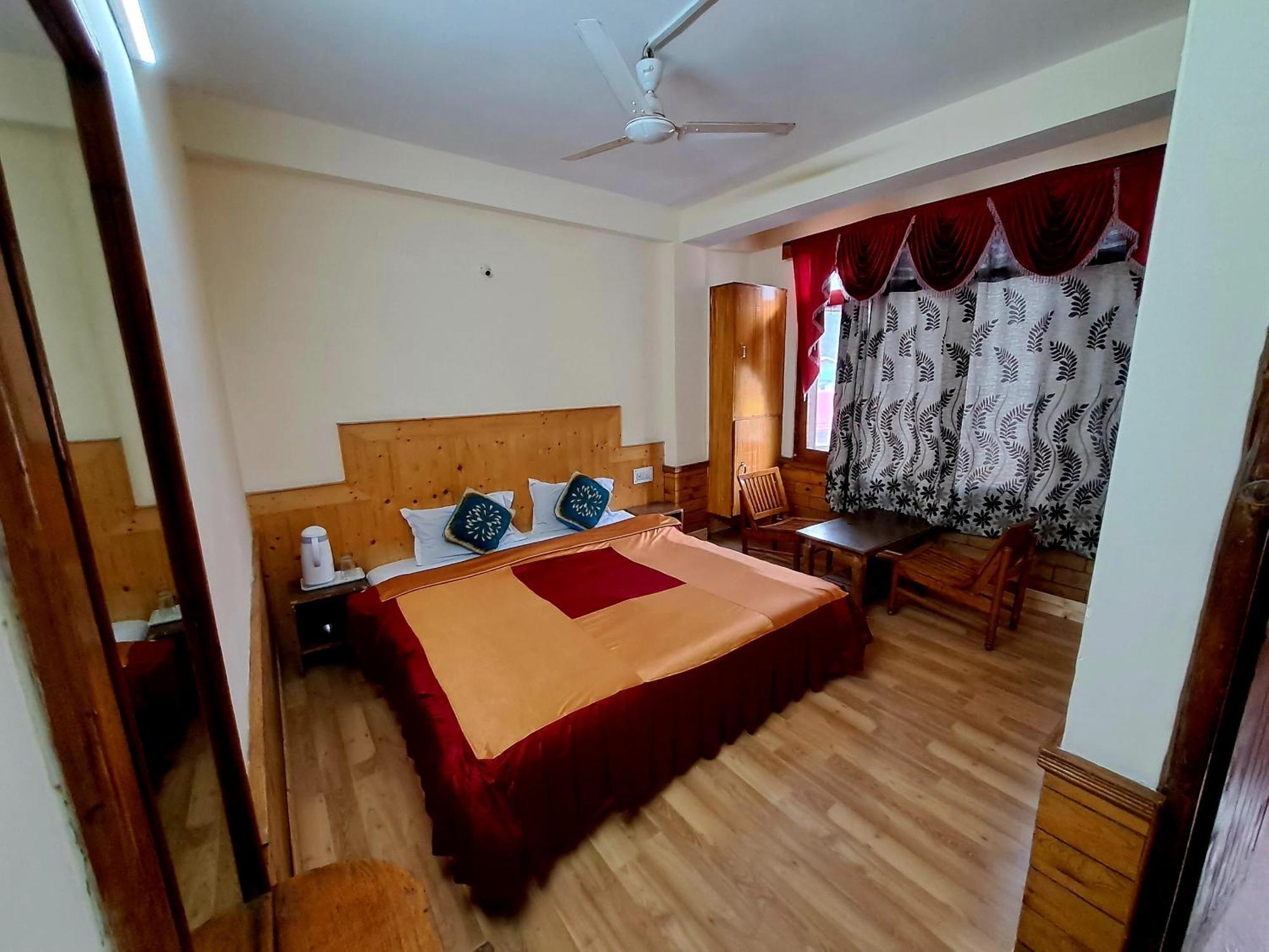 Hotel Snow Mountain Mall Road Manāli Exterior foto