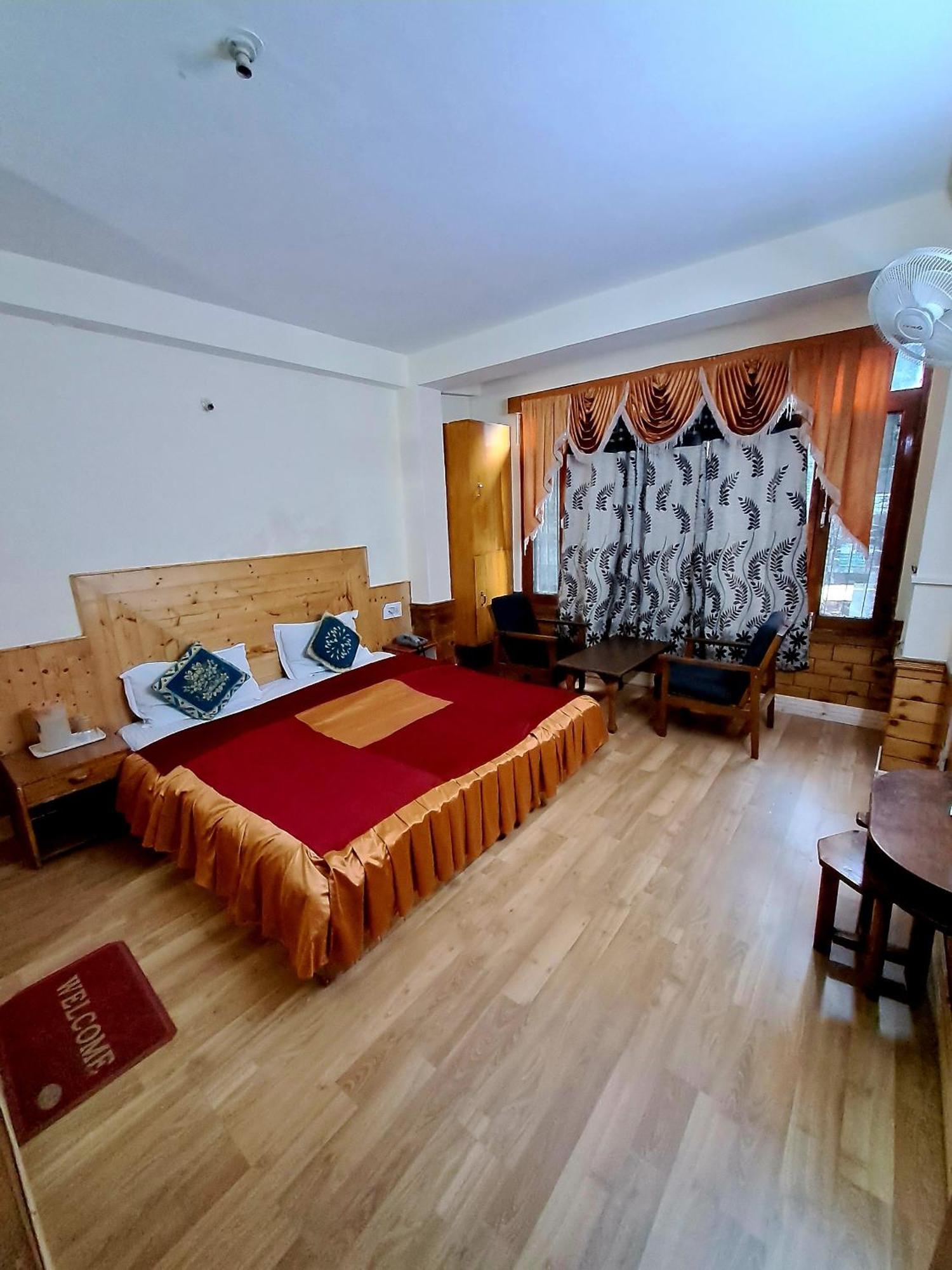Hotel Snow Mountain Mall Road Manāli Exterior foto